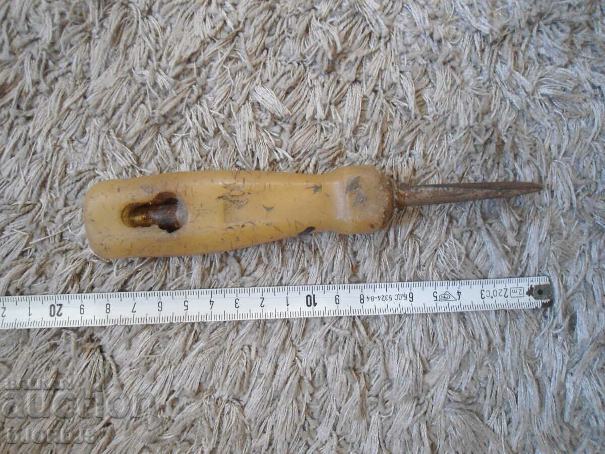 Delivery of An old screwdriver Delivery of An old screwdriver