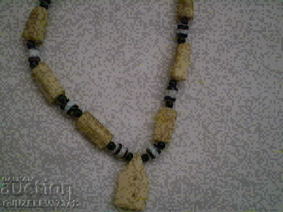 Delivery of primitive necklace bone necklace Delivery of primitive necklace bone necklace