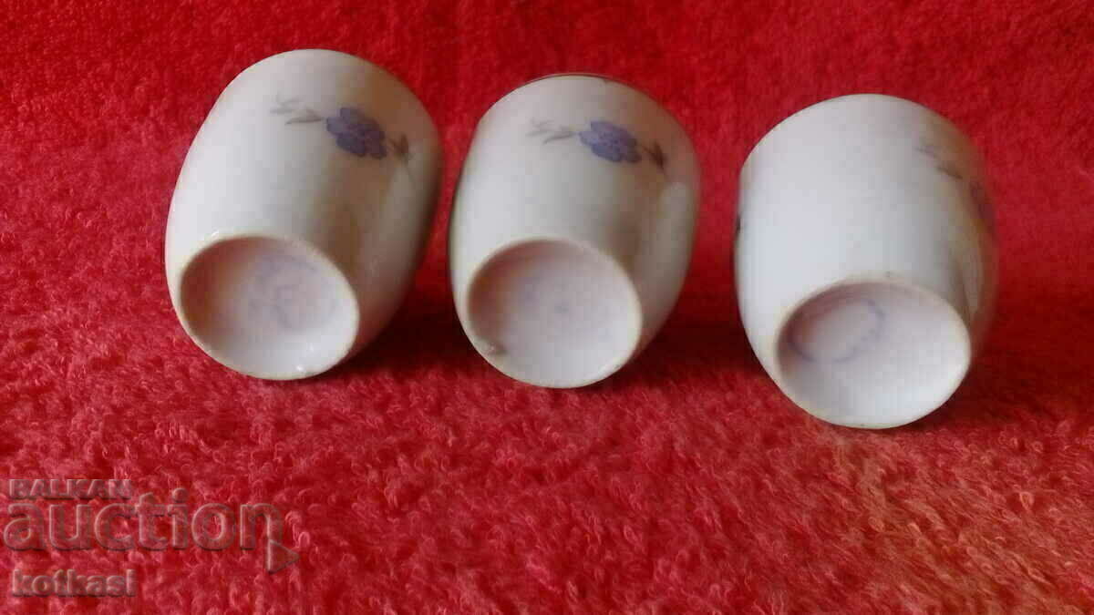 Delivery of Lot 3 old porcelain brandy glasses marked with gold edging Delivery of Lot 3 old porcelain brandy glasses marked with gold edging