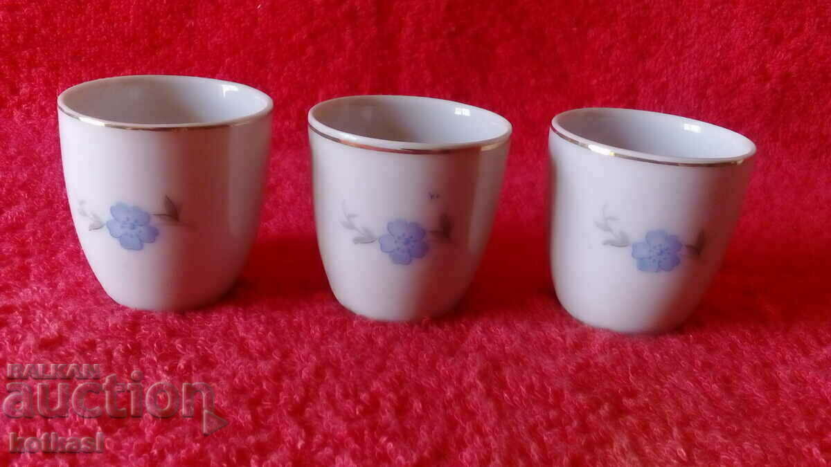 Лот 3 стари порцеланови чаши за ракия маркирани златен кант