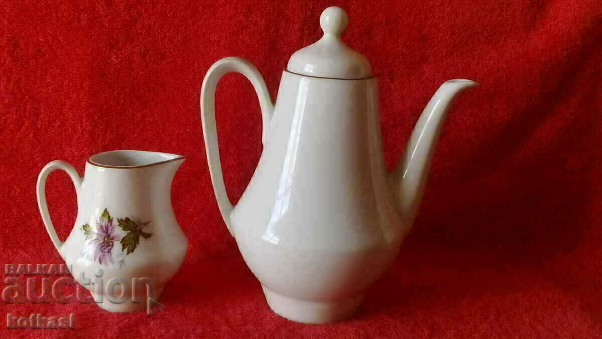 Delivery of Lot of two old socialist porcelain pitchers, marked Delivery of Lot of two old socialist porcelain pitchers, marked
