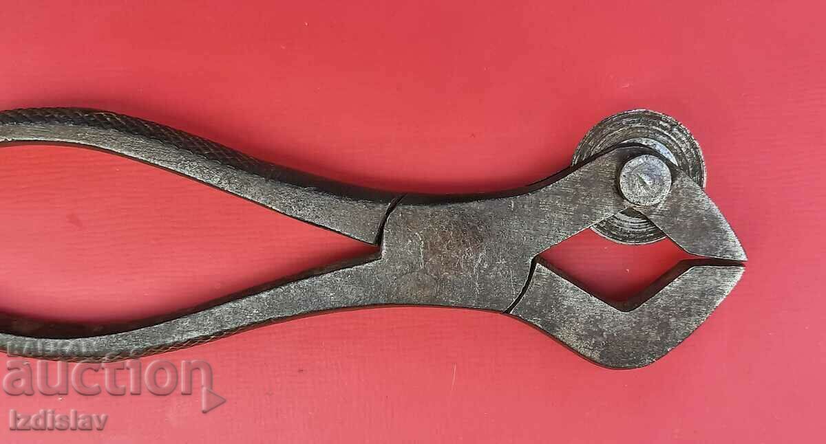 Ένα παλιό εργαλείο συλλογής με τιμή 30.00 BGN | € 15.34 Ένα παλιό εργαλείο συλλογής με τιμή 30.00 BGN | € 15.34