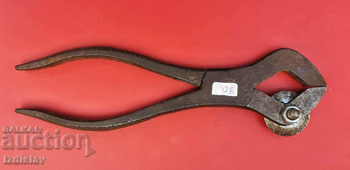 Δημοπρασία Ένα παλιό εργαλείο συλλογής Δημοπρασία Ένα παλιό εργαλείο συλλογής