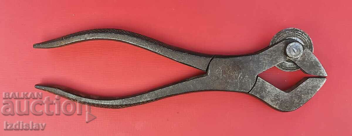 An old collection tool