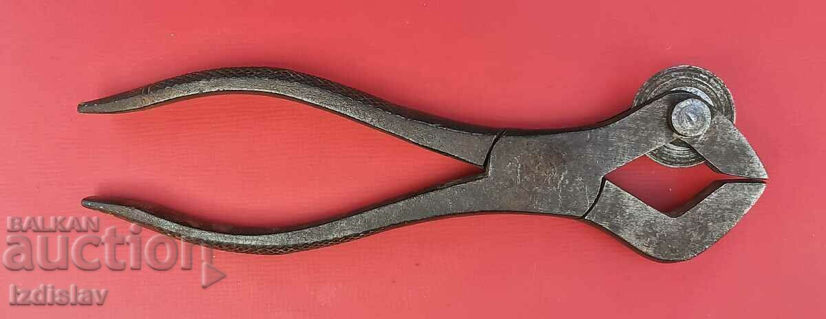 Ένα παλιό εργαλείο συλλογής Ένα παλιό εργαλείο συλλογής