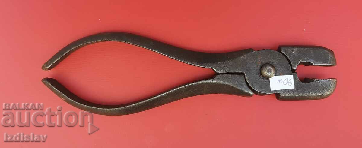 Auction  An old collection tool