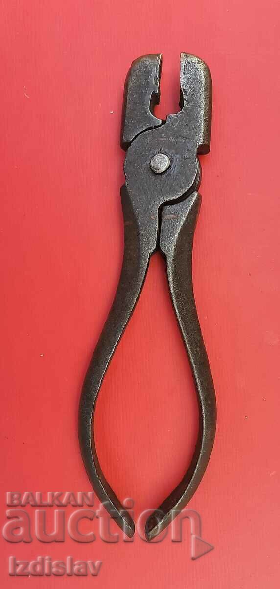 An old collection tool