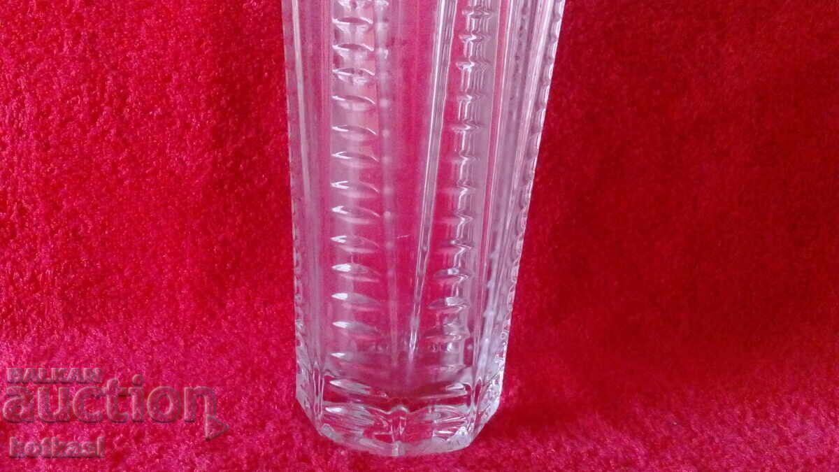 Παλιό συμπαγές γυάλινο βάζο με τιμή 21.00 BGN | € 10.74 Παλιό συμπαγές γυάλινο βάζο με τιμή 21.00 BGN | € 10.74