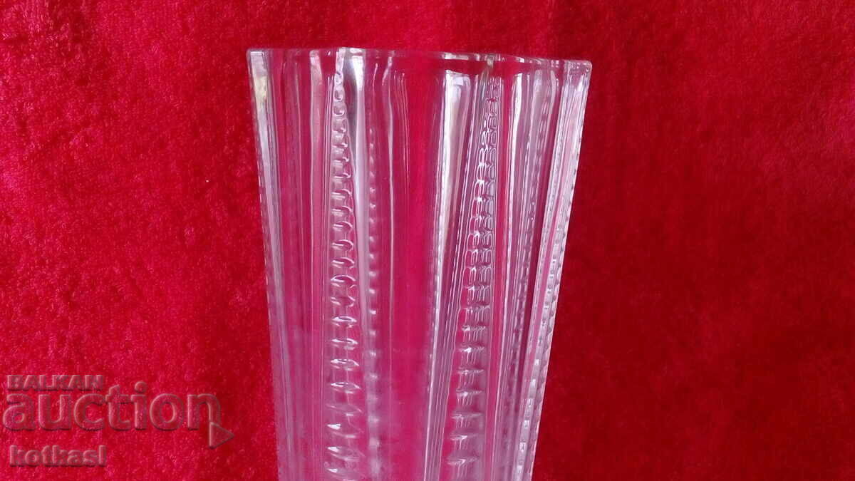 Δημοπρασία Παλιό συμπαγές γυάλινο βάζο Δημοπρασία Παλιό συμπαγές γυάλινο βάζο