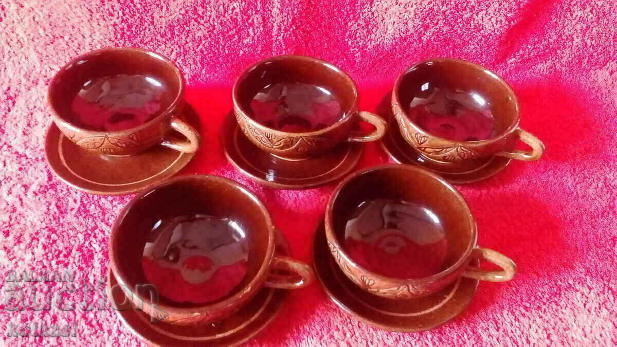 Serviciu vechi de cafea și ceai din ceramică, ambalat cu preț 15.50 BGN | € 7.93 Serviciu vechi de cafea și ceai din ceramică, ambalat cu preț 15.50 BGN | € 7.93