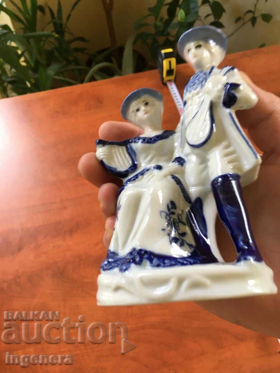 Auction OLD ENGLAND PORCELAIN FIGURE STATUETTE Auction OLD ENGLAND PORCELAIN FIGURE STATUETTE