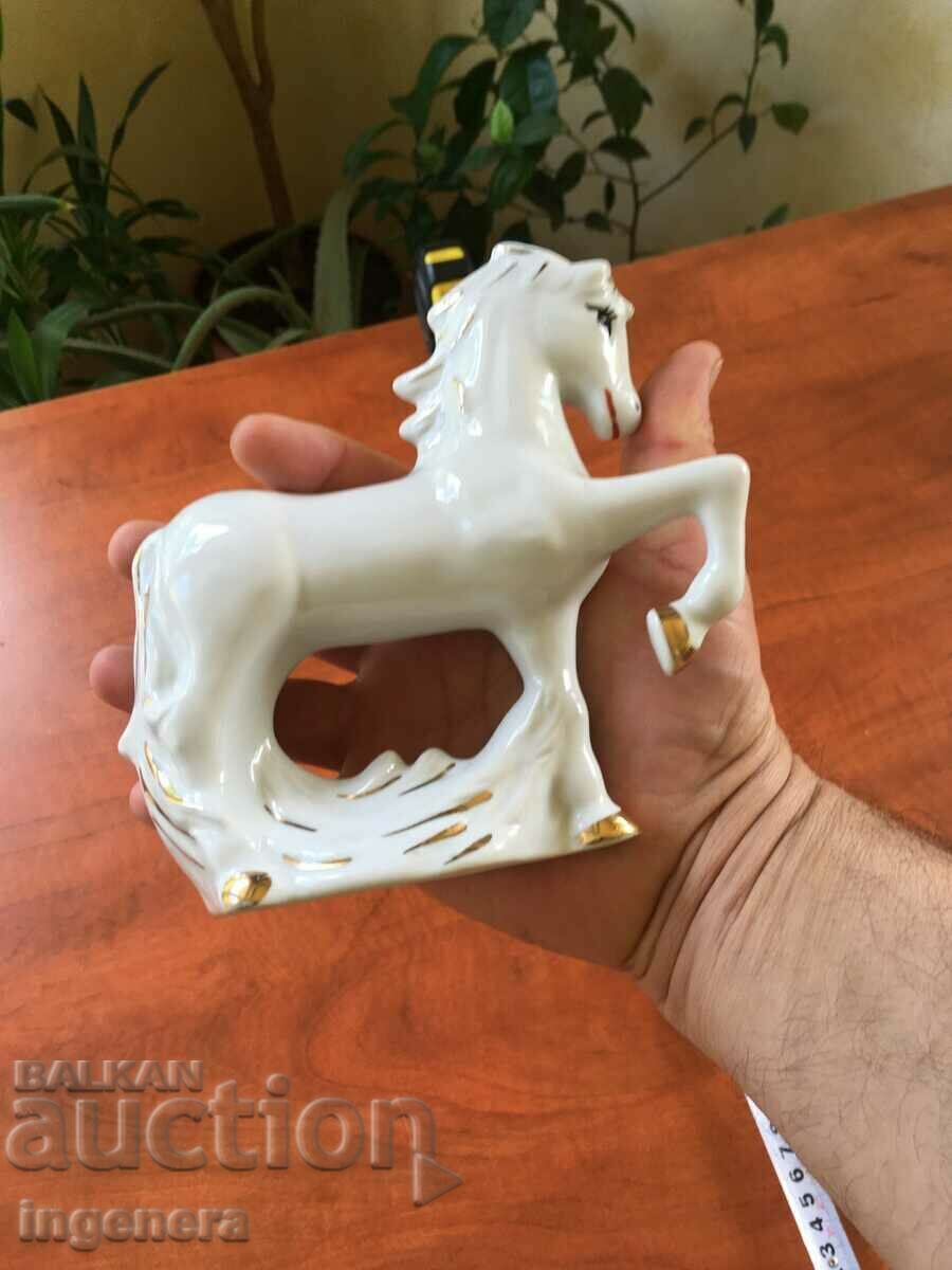 Delivery of PORCELAIN FIGURE STATUTE GOLD Delivery of PORCELAIN FIGURE STATUTE GOLD