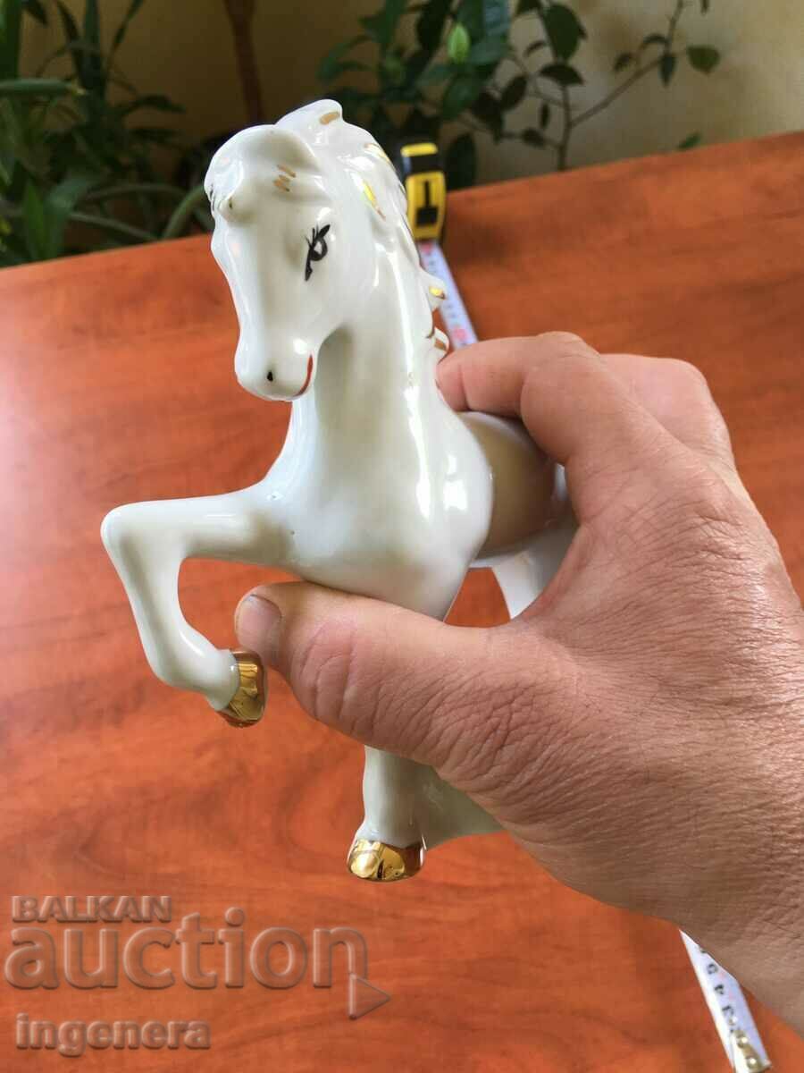 PORCELAIN FIGURE STATUTE GOLD - 5 PORCELAIN FIGURE STATUTE GOLD - 5