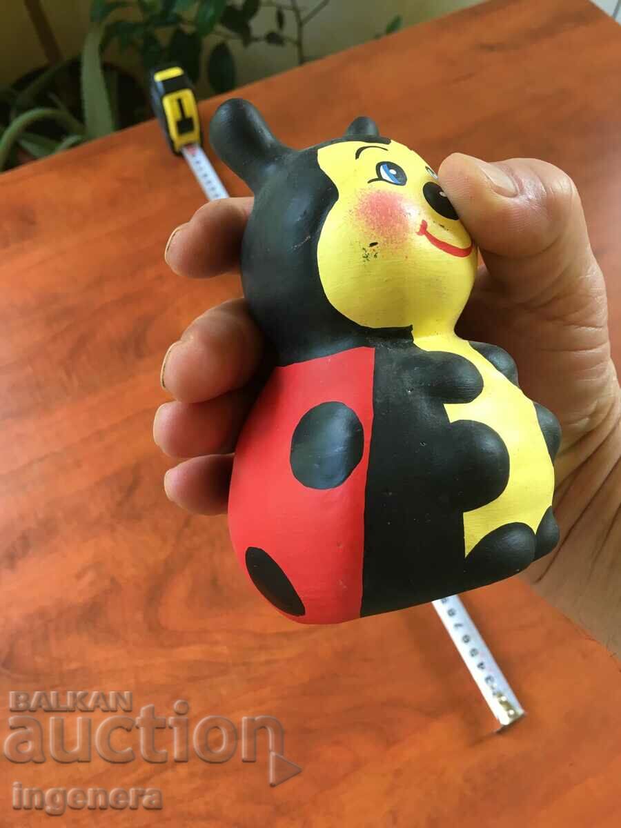 Auction  PORCELAIN FIGURE STATUE