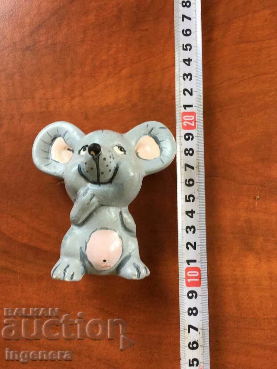 Auction  PORCELAIN FIGURE STATUE