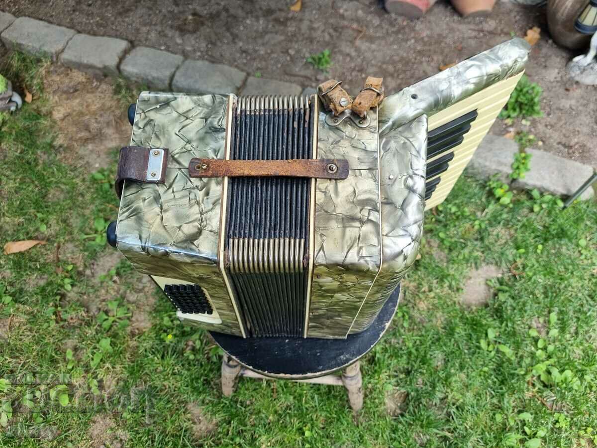 ακορντεόν με τιμή 125.00 BGN | € 63.91