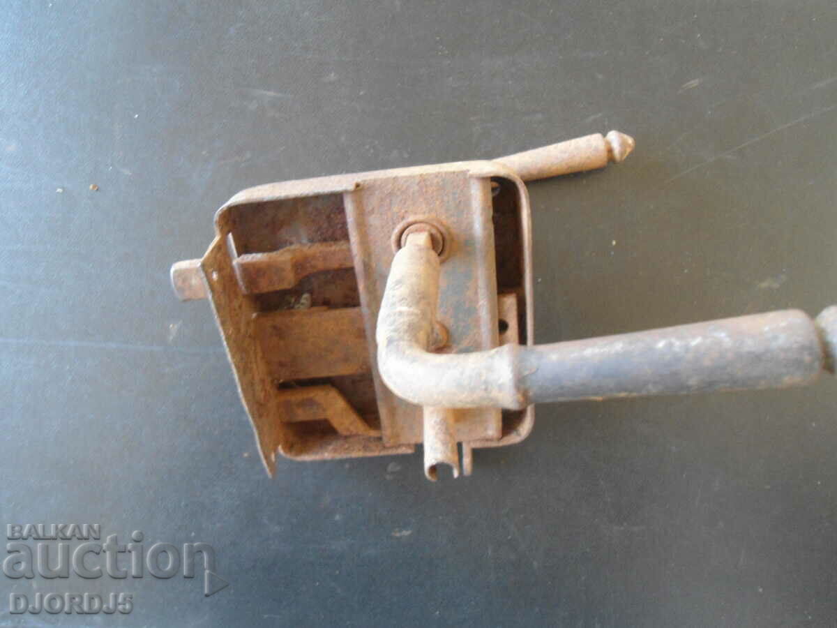 Auction Old lock, acting Auction Old lock, acting