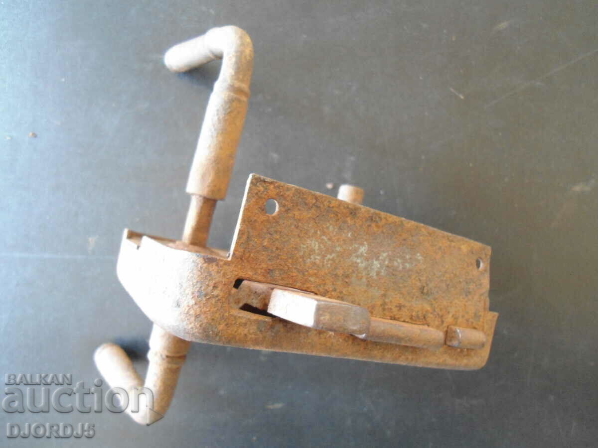 Old lock, acting - 6 Old lock, acting - 6