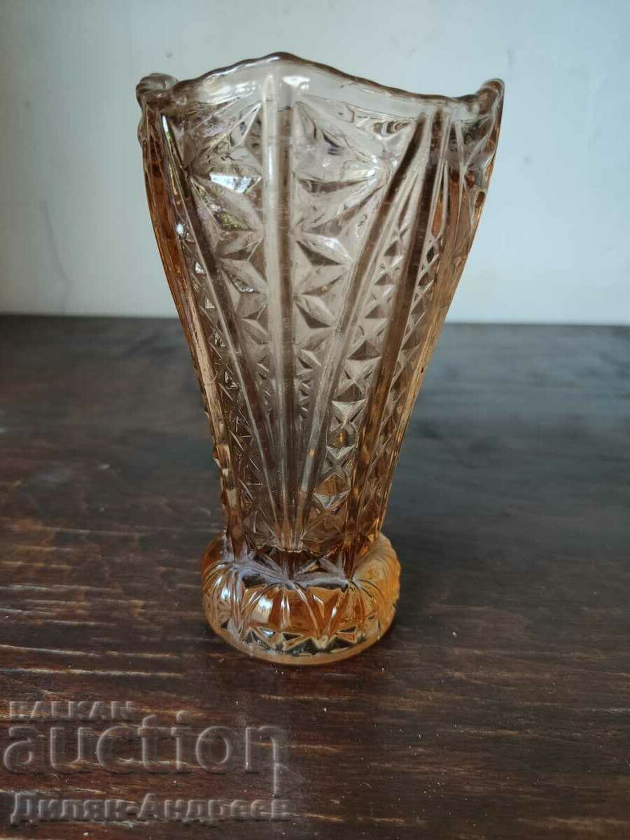 Старинна стъклена ваза