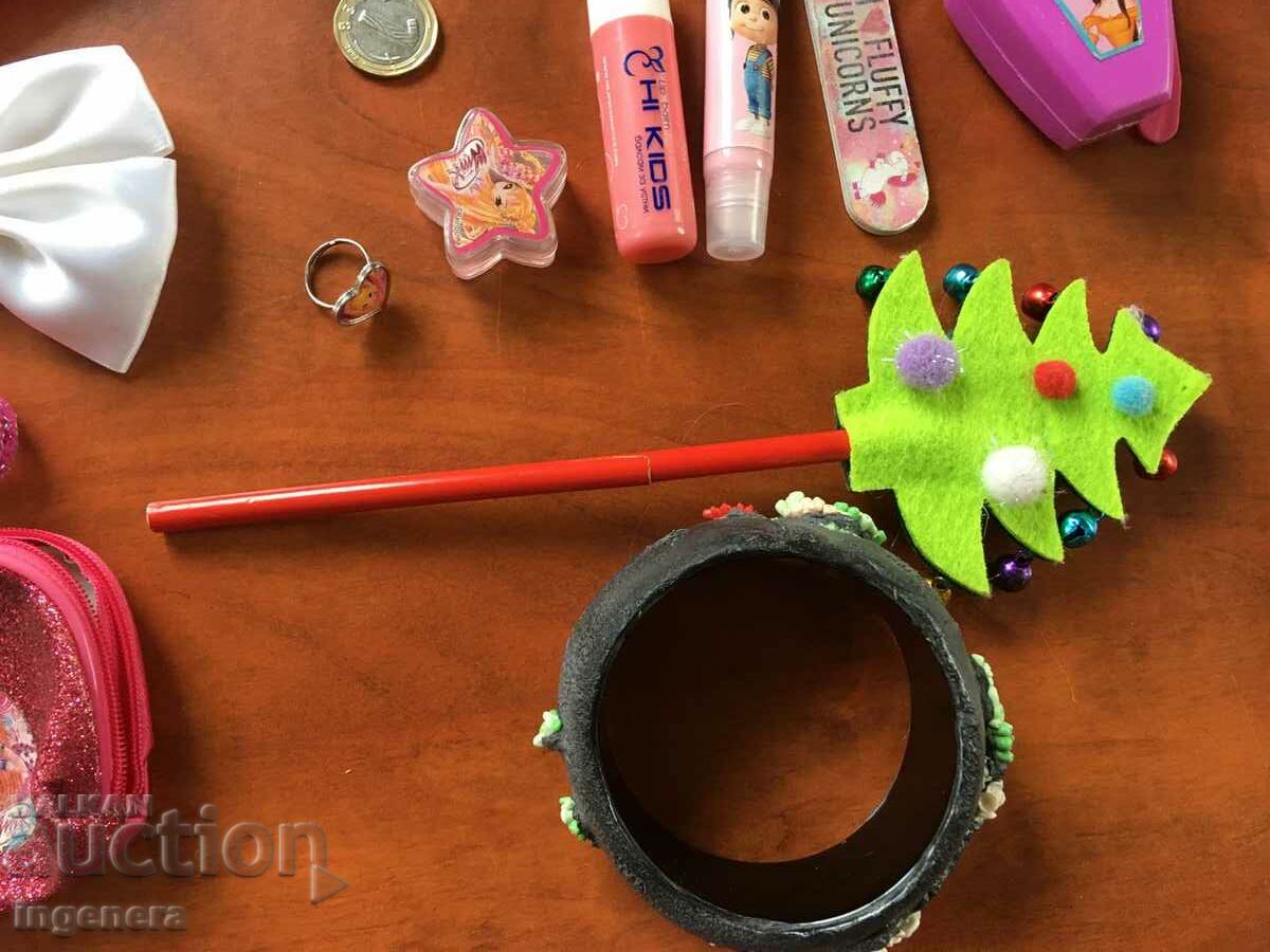 Delivery of LOT OF CHILDREN'S TOYS AND FIGURES BRACELET Delivery of LOT OF CHILDREN'S TOYS AND FIGURES BRACELET