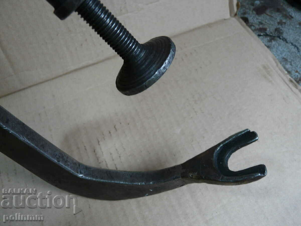 Auction Massive Craftsman Clamp / Press Auction Massive Craftsman Clamp / Press