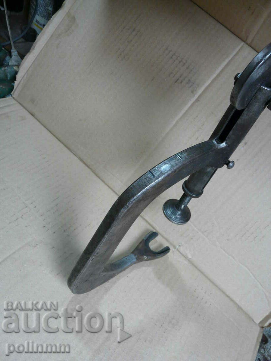 Delivery of Massive Craftsman Clamp / Press Delivery of Massive Craftsman Clamp / Press