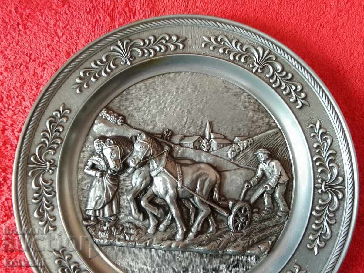 Licitație Panou în relief din metal vechi tablou Cal Femeie Muncă marcată Licitație Panou în relief din metal vechi tablou Cal Femeie Muncă marcată