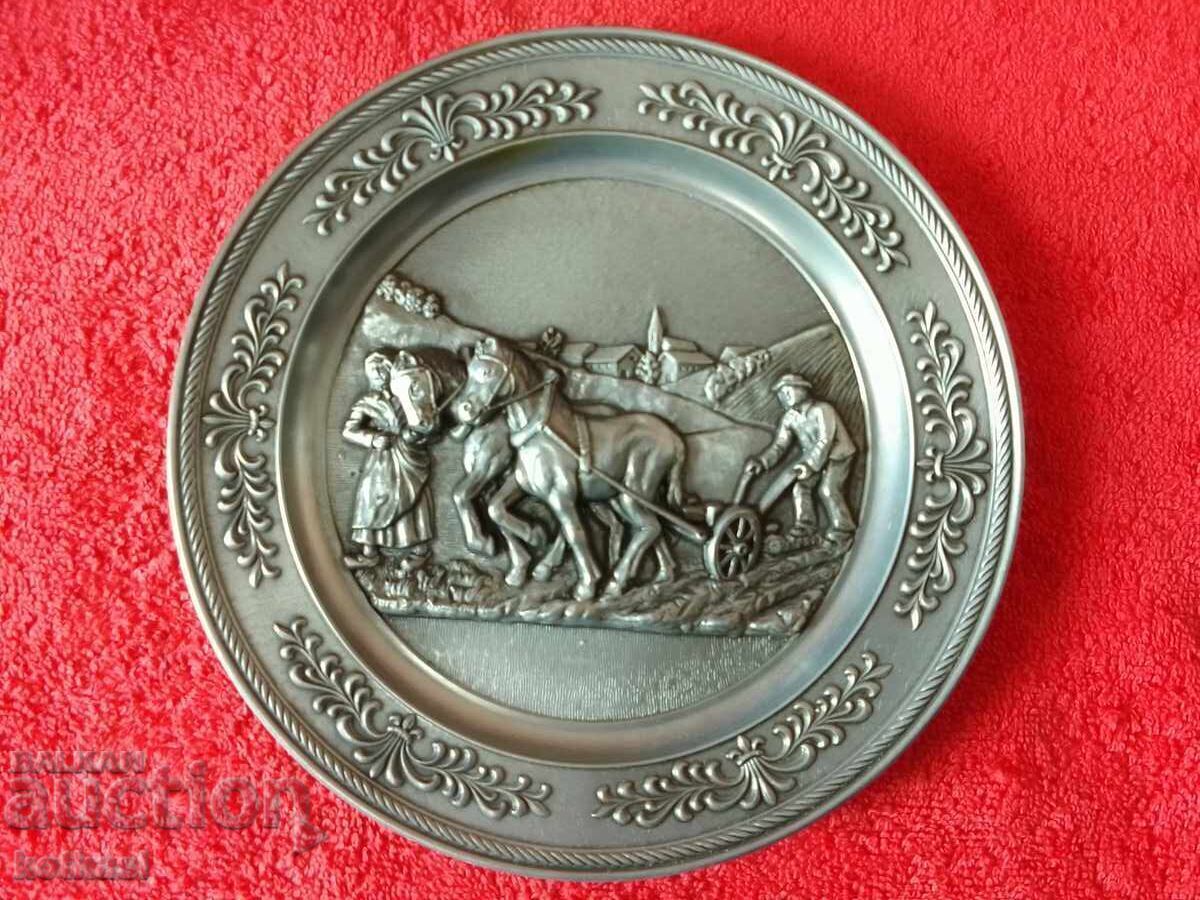 Panou în relief din metal vechi tablou Cal Femeie Muncă marcată Panou în relief din metal vechi tablou Cal Femeie Muncă marcată