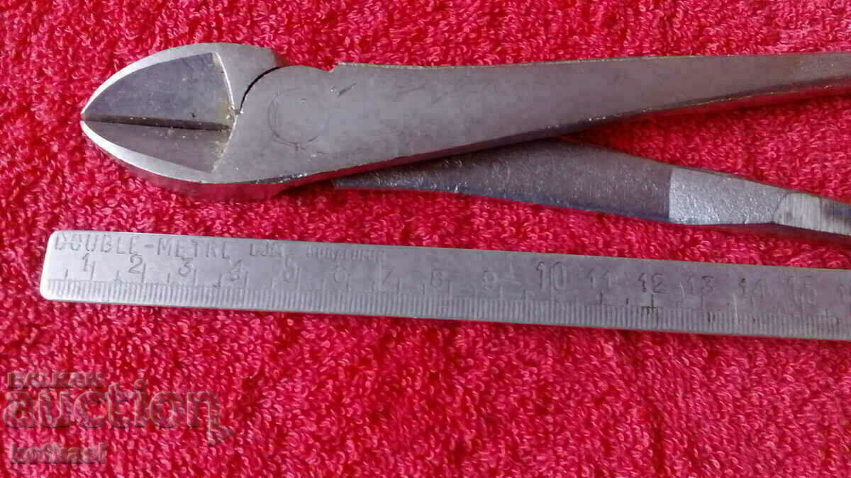 Παλιά μεταλλικά σημάδια ψαλιδιού με τιμή 15.50 BGN | € 7.93