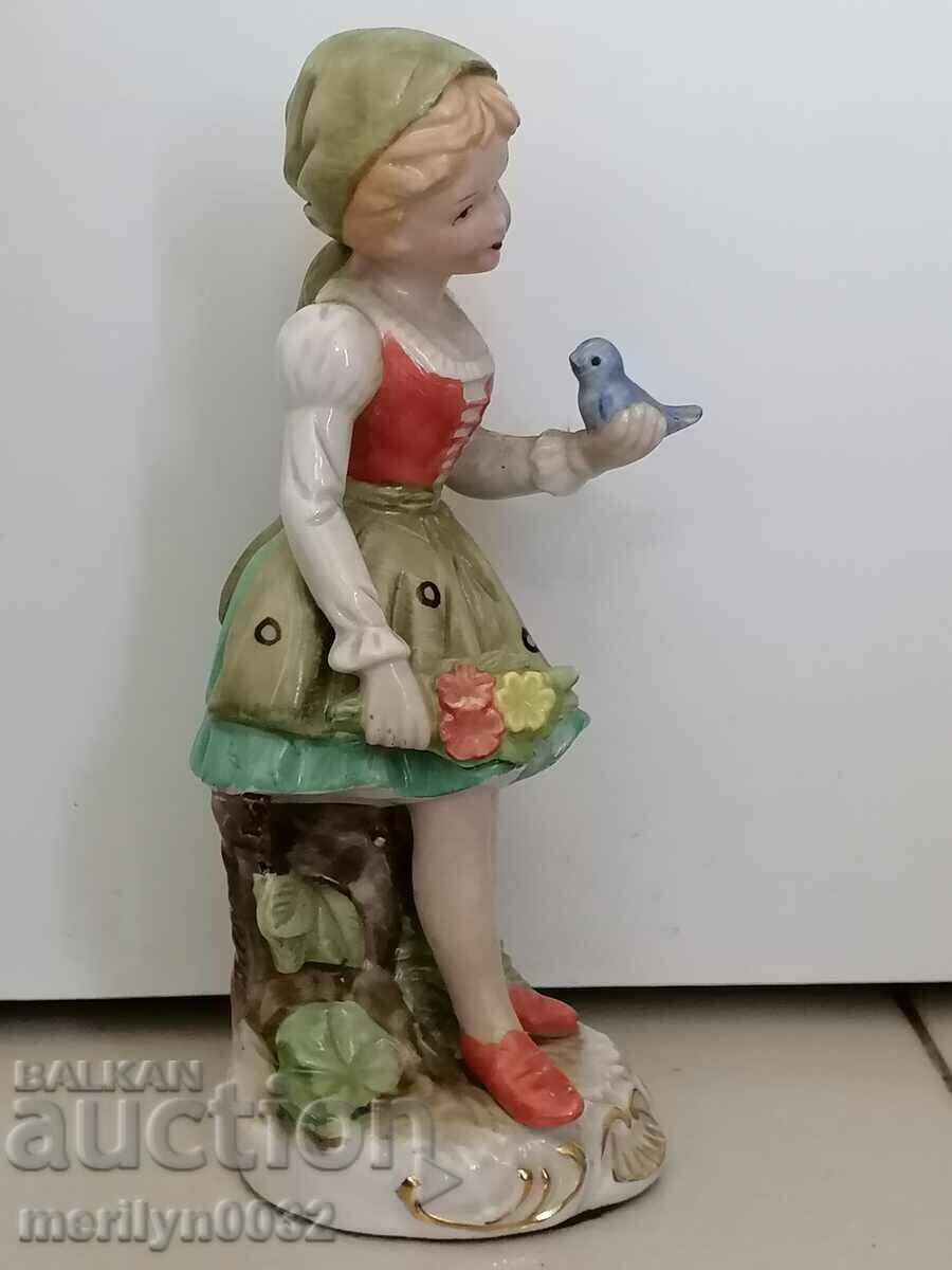 Porcelain figure, plastic, statuette, porcelain with price 99.00 BGN | € 50.62 Porcelain figure, plastic, statuette, porcelain with price 99.00 BGN | € 50.62