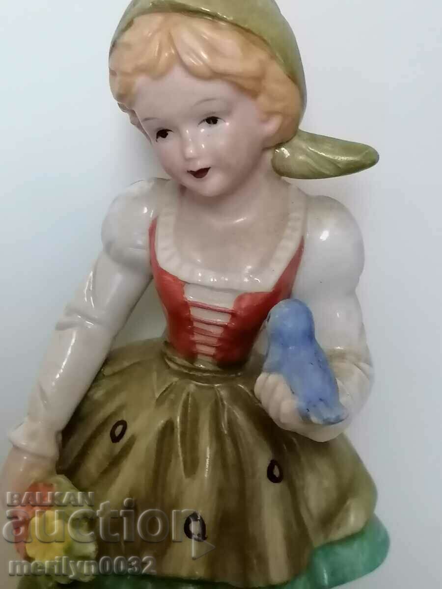 Delivery of Porcelain figure, plastic, statuette, porcelain Delivery of Porcelain figure, plastic, statuette, porcelain
