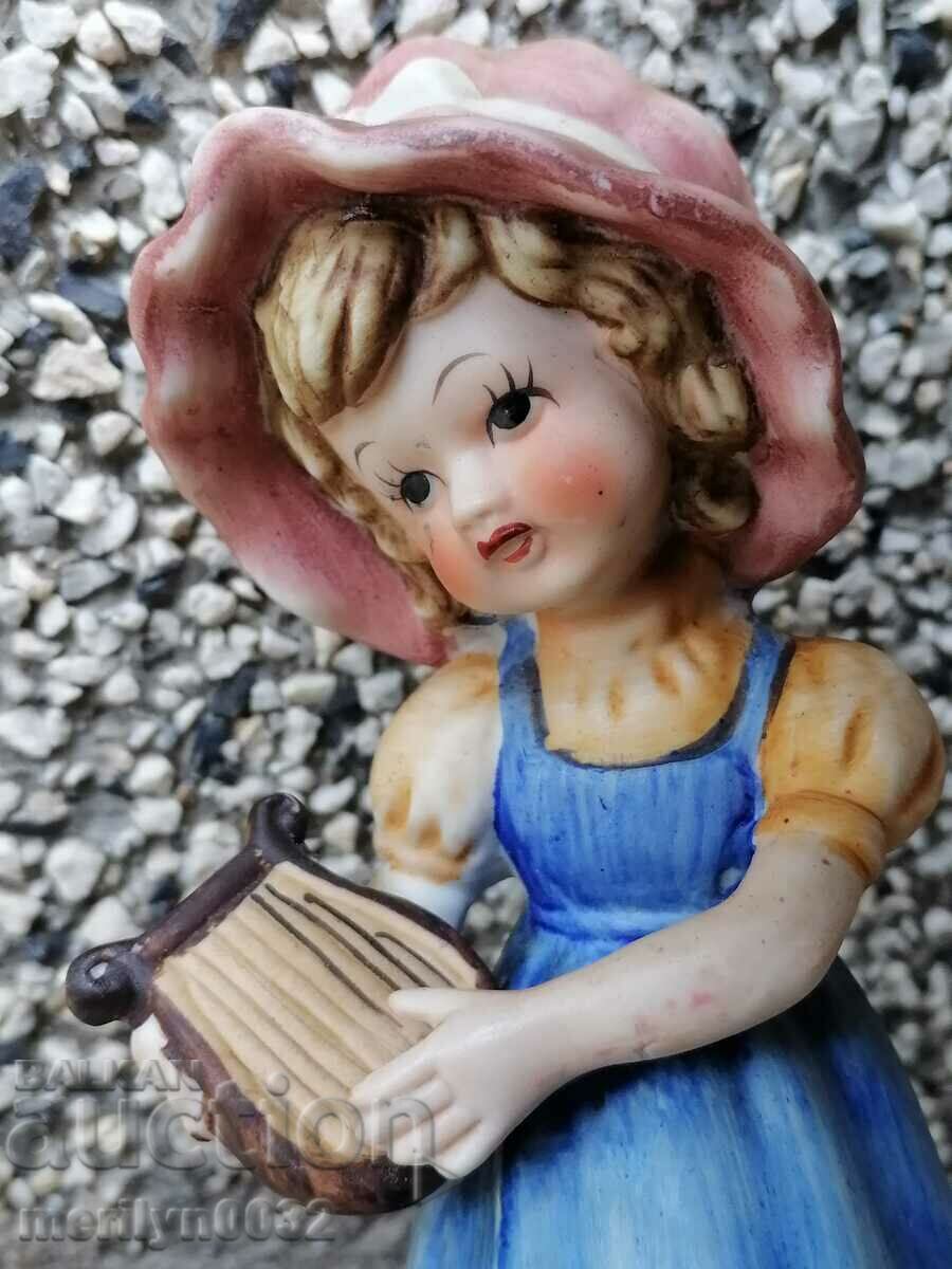 Porcelain figure, plastic, figurine, porcelain with price 59.00 BGN | € 30.17 Porcelain figure, plastic, figurine, porcelain with price 59.00 BGN | € 30.17