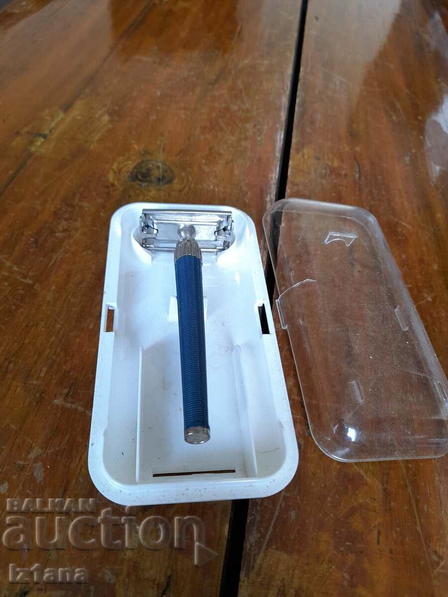 Old razor Gillette with price 25.00 BGN | € 12.78 Old razor Gillette with price 25.00 BGN | € 12.78