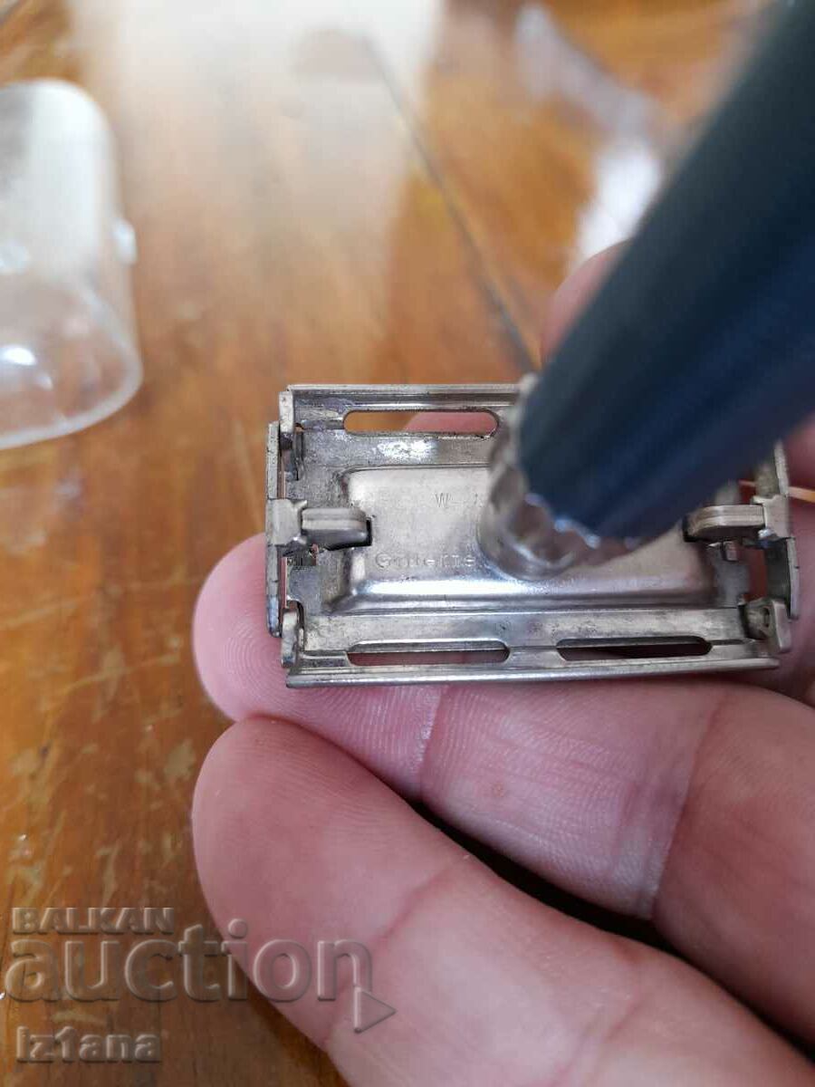Old razor Gillette - 6 Old razor Gillette - 6