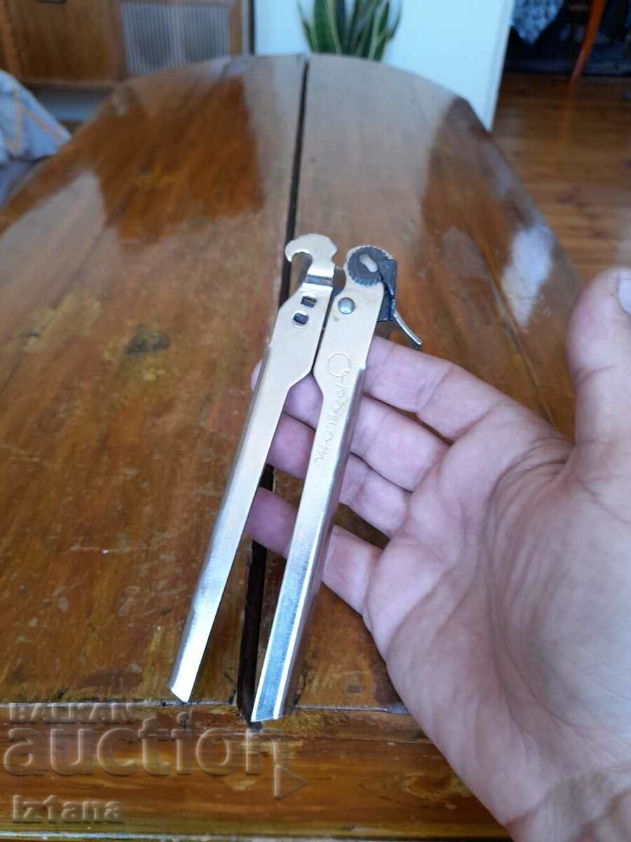 Auction  An old can opener