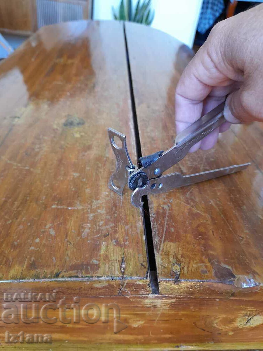 Delivery of An old can opener