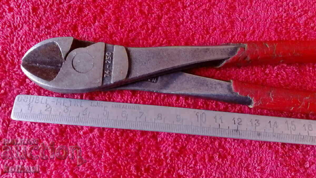 Old metal scissors markings Germany with price 15.50 BGN | € 7.93 Old metal scissors markings Germany with price 15.50 BGN | € 7.93