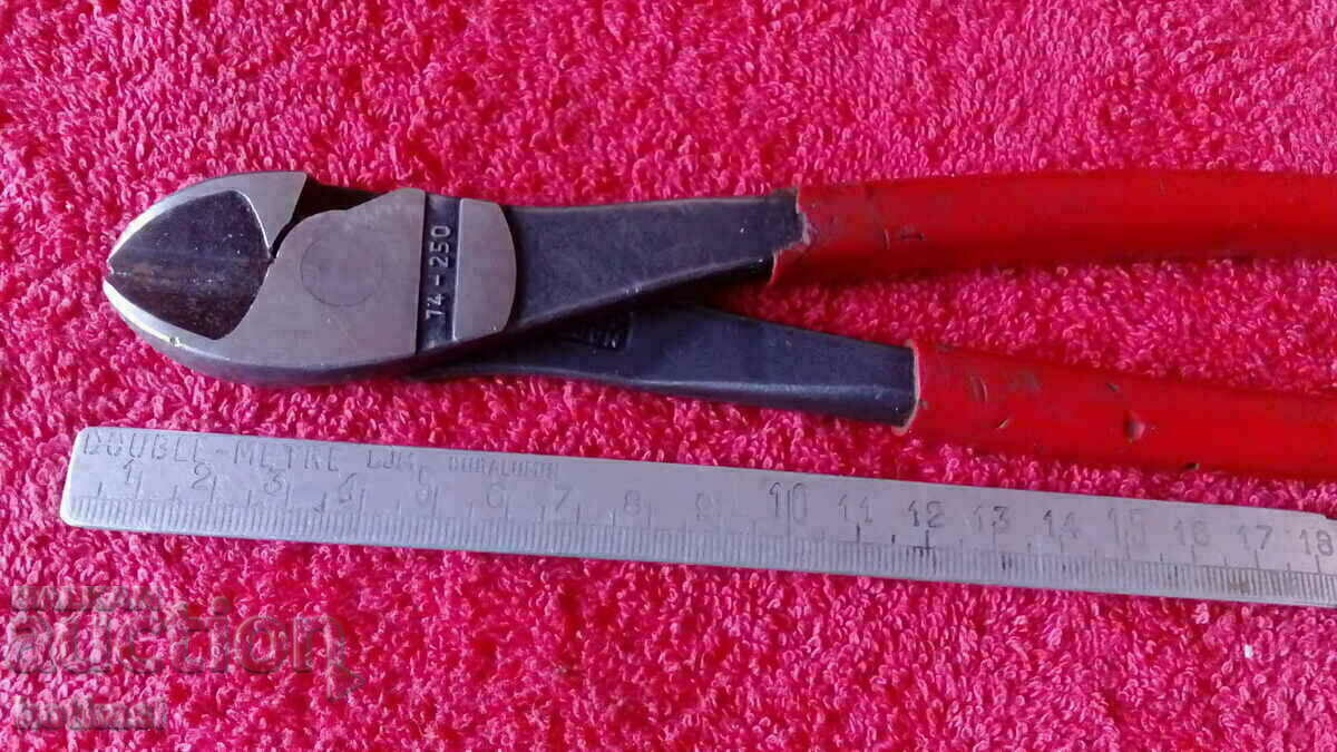 Old metal scissors markings Germany with price 15.50 BGN | € 7.93 Old metal scissors markings Germany with price 15.50 BGN | € 7.93