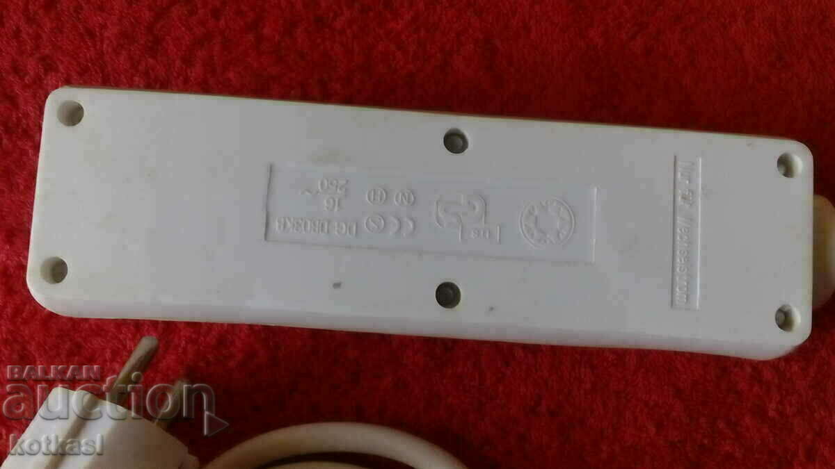 Auction Extension cord with three sockets breaker 1.50m works tested Auction Extension cord with three sockets breaker 1.50m works tested