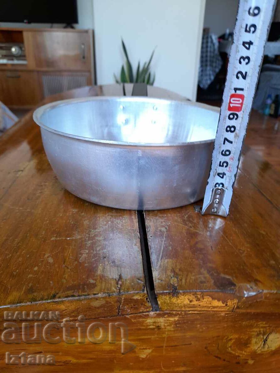 Old aluminum pan with price 20.00 BGN | € 10.23 Old aluminum pan with price 20.00 BGN | € 10.23
