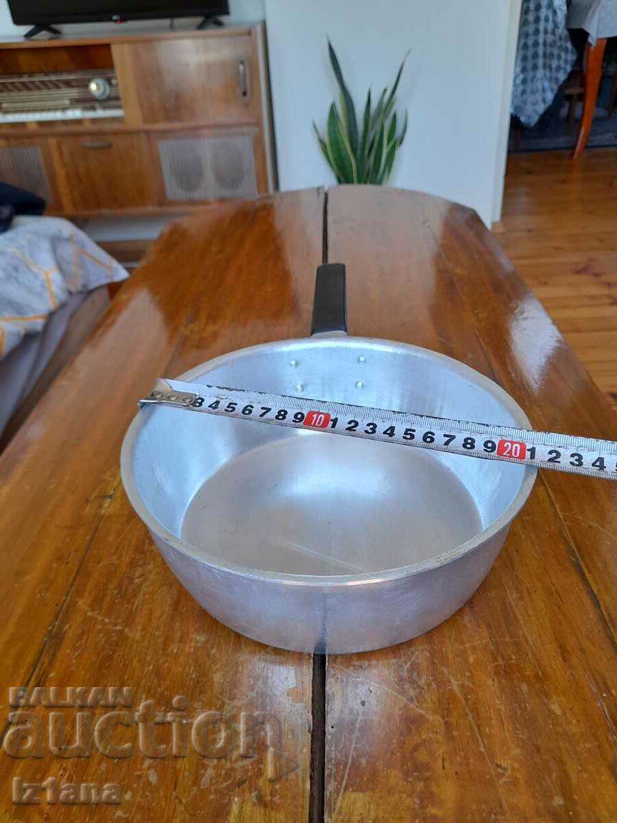 Auction Old aluminum pan Auction Old aluminum pan
