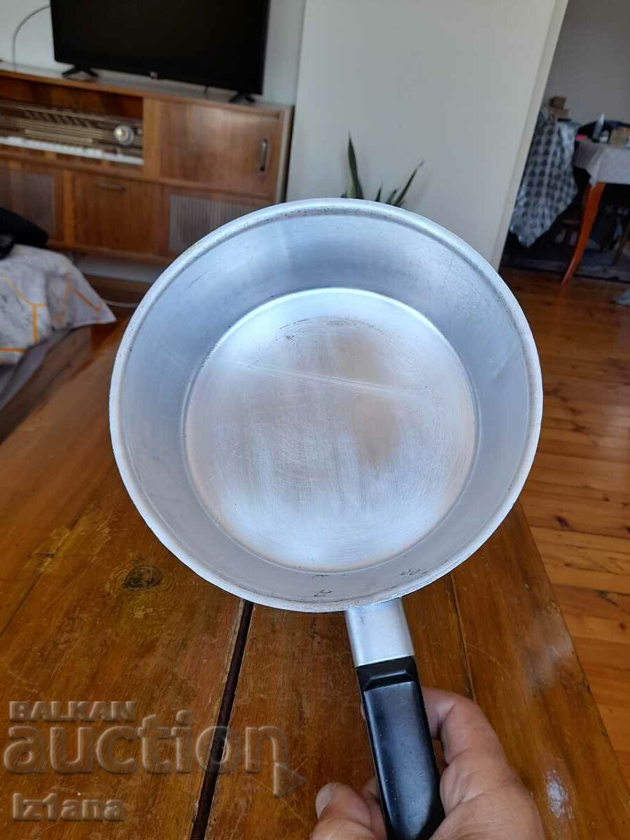 Delivery of Old aluminum pan Delivery of Old aluminum pan