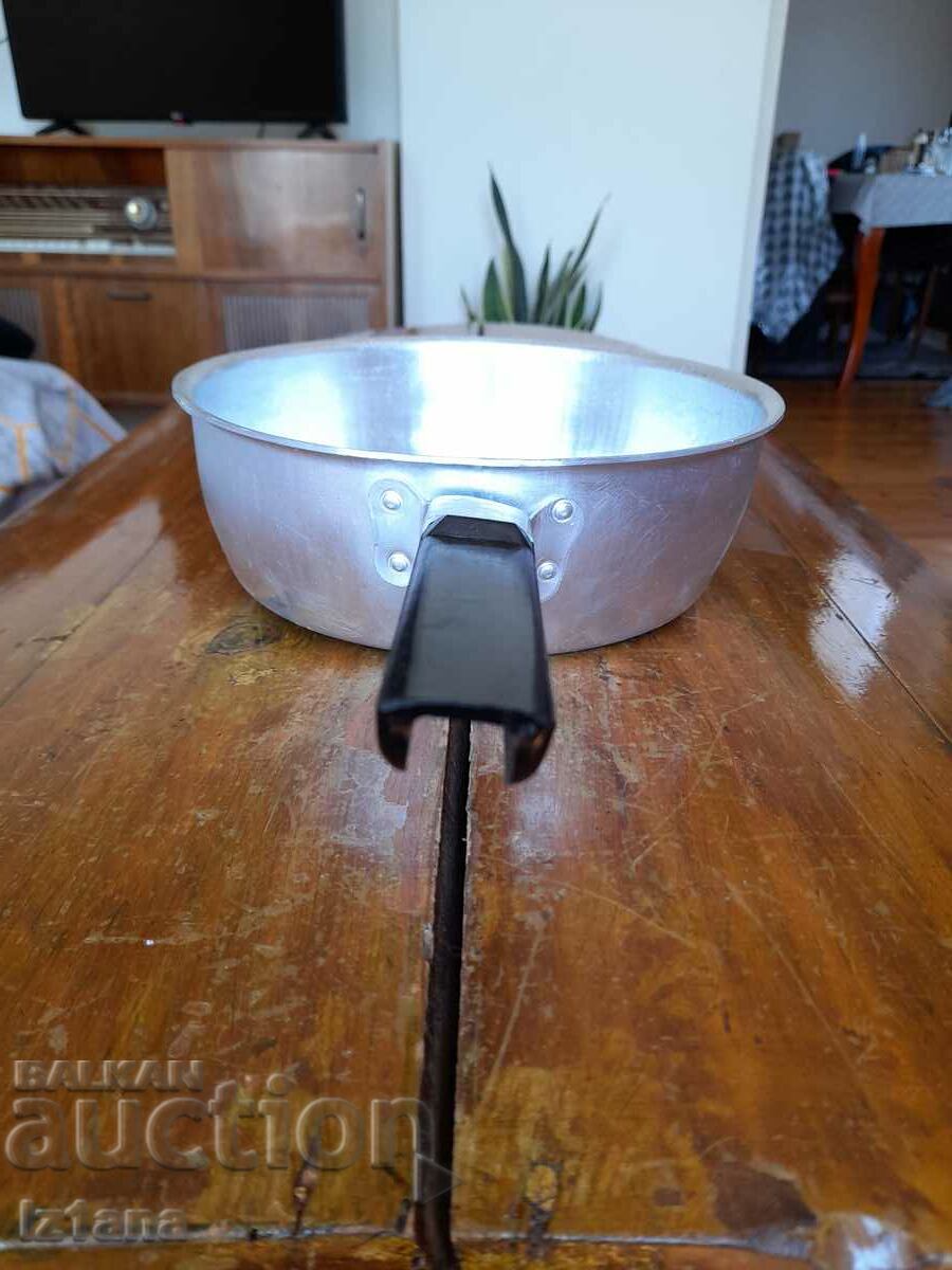 Old aluminum pan - 5 Old aluminum pan - 5