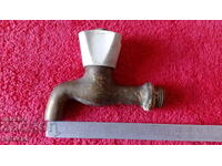 Стар бронзов кран чучур чешма