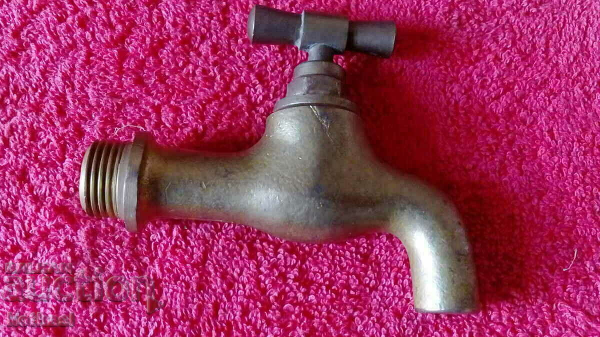 Auction Old bronze faucet spout fountain Auction Old bronze faucet spout fountain