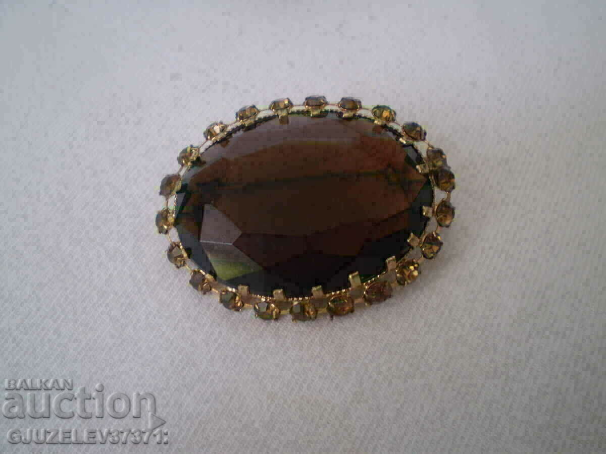 Delivery of old beautiful crystal and glass brooch Delivery of old beautiful crystal and glass brooch