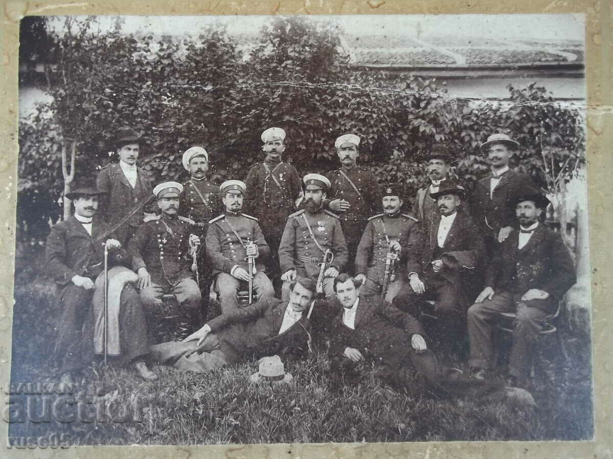 Снимка на персонала от Разград. окол. управл.-28 май 1904 г.