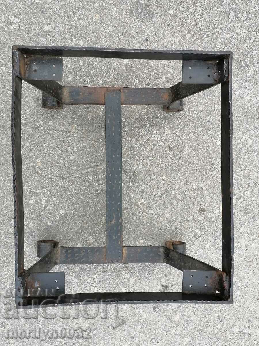 Δημοπρασία Τραπέζι από σφυρήλατο σίδερο χωρίς επάνω μέρος από σφυρήλατο σίδερο Δημοπρασία Τραπέζι από σφυρήλατο σίδερο χωρίς επάνω μέρος από σφυρήλατο σίδερο