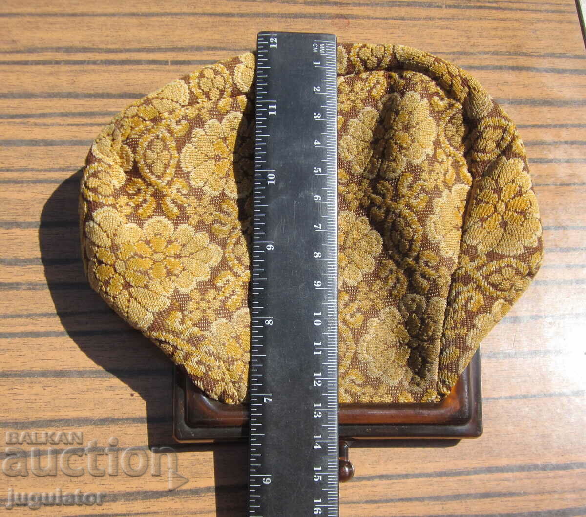 Delivery of perfect old retro handbag purse Delivery of perfect old retro handbag purse