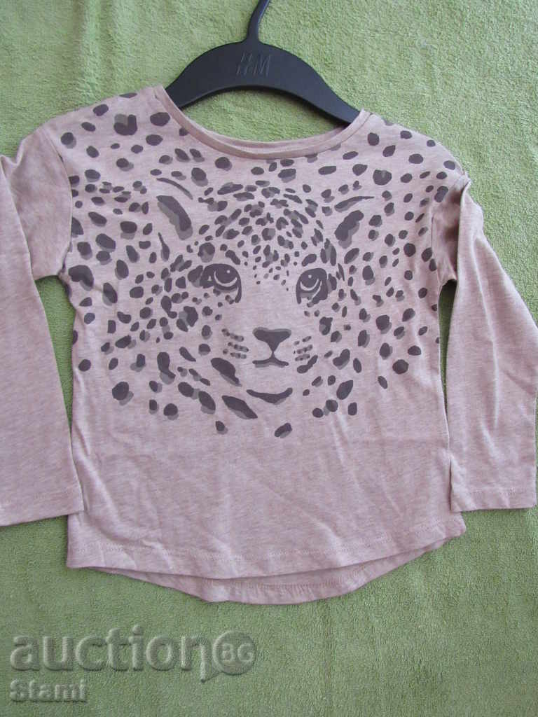 Blouse for girls H&M with a spectacular tiger print size 110/116, n - 6 Blouse for girls H&M with a spectacular tiger print size 110/116, n - 6